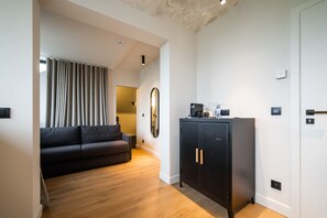 Superior-Suite, Flussblick | Pillowtop-Betten, Minibar, Zimmersafe, individuell dekoriert