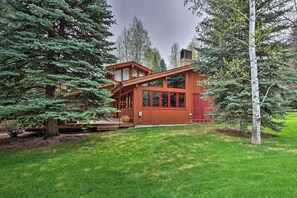 Exterior - Luxe Sun Valley Retreat w/ Hot Tub, 3 Mi to Resort (Sun Valley)