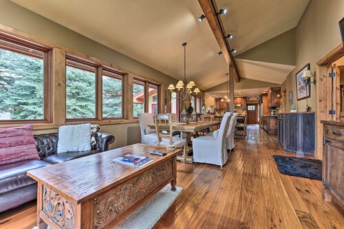 Luxe Sun Valley Retreat w/ Hot Tub, 3 Mi to Resort