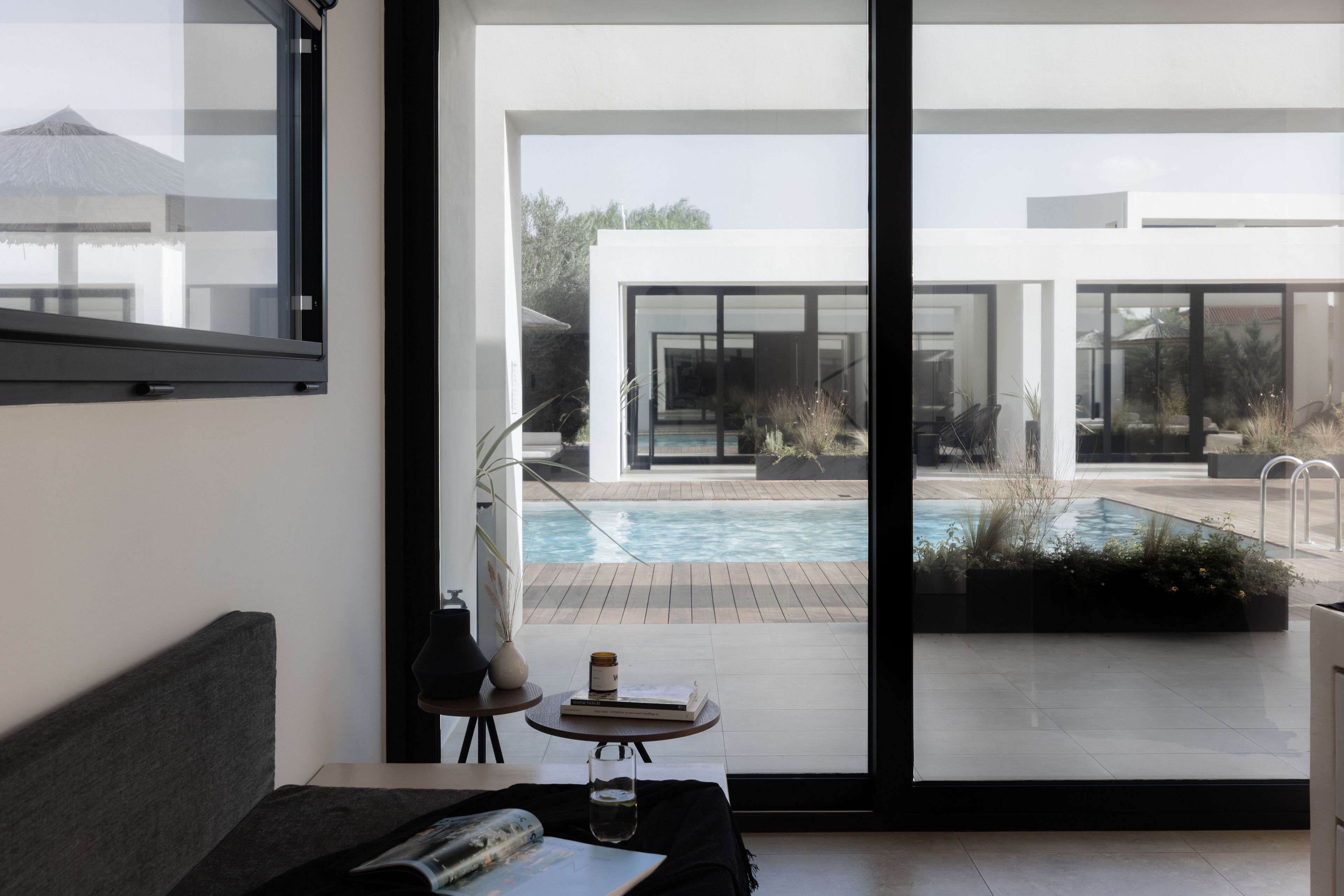 Superior Double Room | Living area | 32-inch Smart TV with digital channels, TV, books