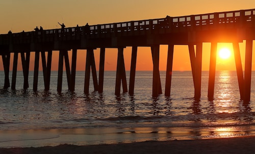 Luxurious 3500' Penthouse 100' balcony! Free Beach Chairs! Free Golf Daily!