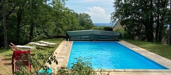Villa above vineyards with swimming pool