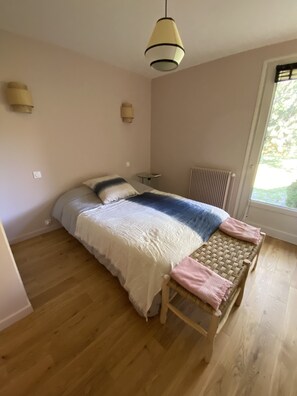 4 bedrooms, iron/ironing board, WiFi