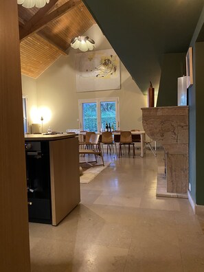 Dining - Villa above vineyards with swimming pool (Givry)