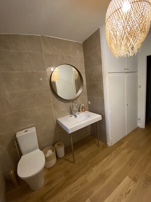 Combined shower/bathtub - Villa above vineyards with swimming pool (Givry)