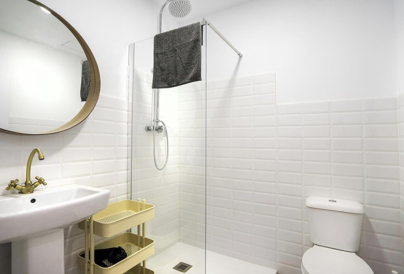 Bathtub, hair dryer, towels