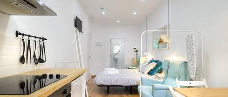 2 bedrooms, iron/ironing board, internet, bed sheets