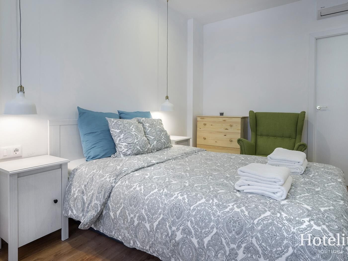 2 slaapkamers, een strijkplank/strijkijzer, internet, beddengoed