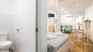 1 bedroom, iron/ironing board, internet, bed sheets