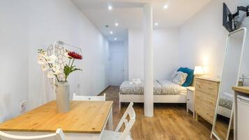 1 bedroom, iron/ironing board, internet, bed sheets