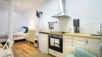 1 bedroom, iron/ironing board, internet, bed sheets