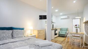 1 bedroom, iron/ironing board, internet, bed sheets