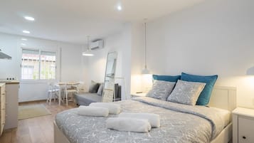 2 bedrooms, iron/ironing board, internet, bed sheets