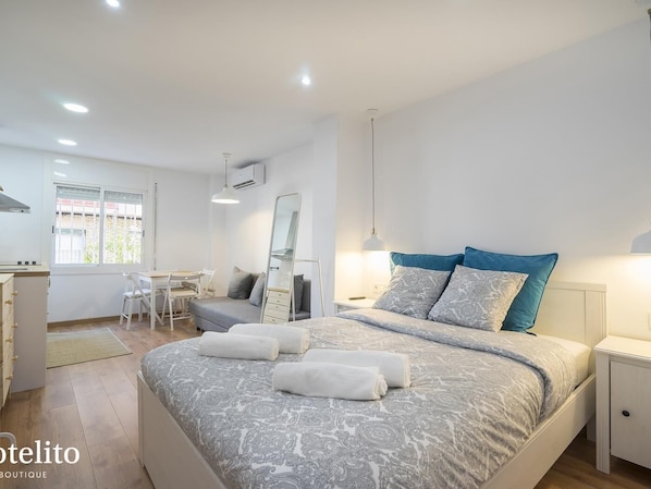 2 slaapkamers, een strijkplank/strijkijzer, internet, beddengoed