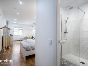 2 chambres, fer et planche à repasser, accès Internet, draps fournis