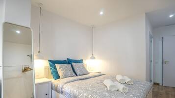 2 bedrooms, iron/ironing board, internet, bed sheets