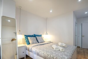 2 slaapkamers, een strijkplank/strijkijzer, internet, beddengoed