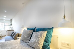 2 bedrooms, iron/ironing board, Internet, bed sheets