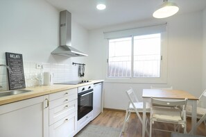 Fridge, oven, coffee/tea maker, cookware/dishes/utensils