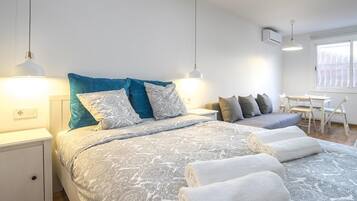 2 habitaciones, tabla de planchar con plancha, internet y ropa de cama