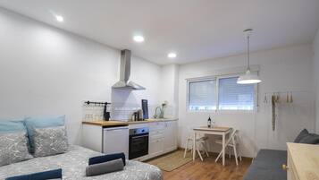 1 chambre, fer et planche Ă  repasser, accĂšs Internet, draps fournis