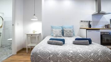 1 sovrum, strykjÀrn/strykbrÀda, internet och sÀngklÀder