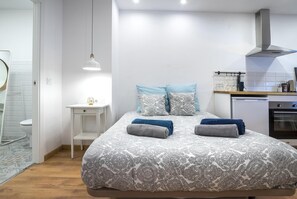 1 bedroom, iron/ironing board, Internet, bed sheets - Hotelito Boutique Badalona (Badalona, Barcelona)