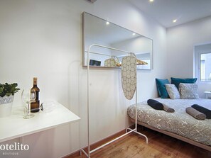 1 bedroom, iron/ironing board, Internet, bed sheets - Hotelito Boutique Badalona 2 (Badalona, Barcelona)