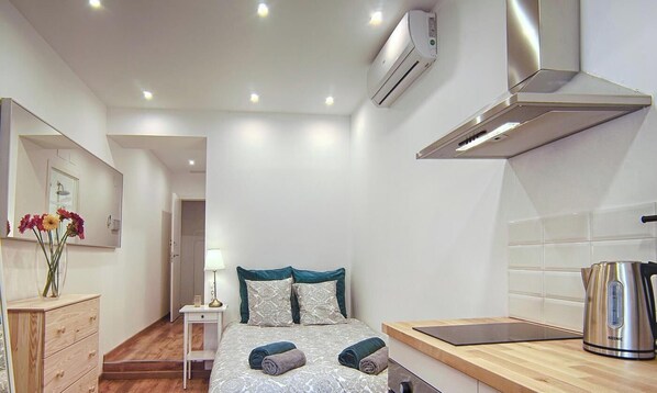 1 chambre, fer et planche à repasser, accès Internet, draps fournis