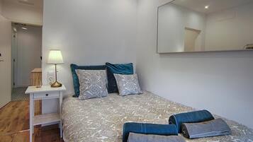 1 sovrum, strykjÀrn/strykbrÀda, internet och sÀngklÀder