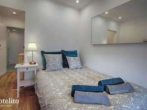 1 habitación, tabla de planchar con plancha, internet y ropa de cama