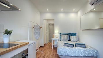 1 sovrum, strykjÀrn/strykbrÀda, internet och sÀngklÀder