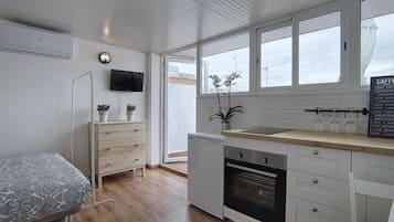 1 bedroom, iron/ironing board, Internet, bed sheets
