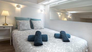 Bügeleisen/Bügelbrett, Internetzugang, Bettwäsche