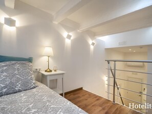 Bügeleisen/Bügelbrett, Internetzugang, Bettwäsche