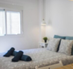 Tabla de planchar con plancha, Internet, ropa de cama