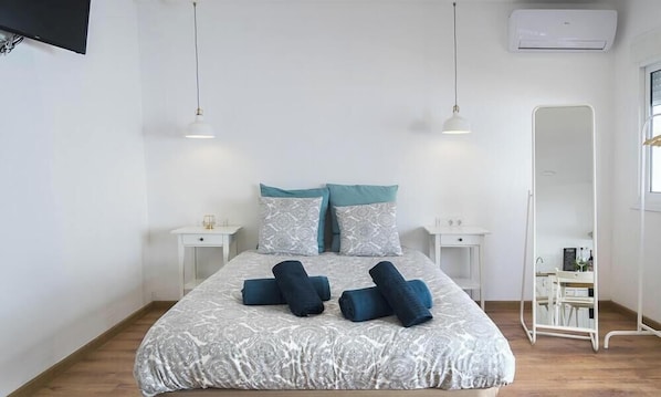 Tabla de planchar con plancha, Internet, ropa de cama