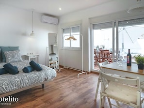 1 slaapkamer, een strijkplank/strijkijzer, internet, beddengoed