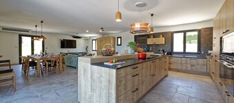 Villa Chardonnay, a large 7-bedroom building in the heart of an AB vineyard