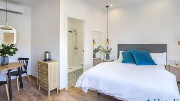 1 chambre, fer et planche à repasser, accès Internet, draps fournis