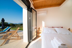 3 bedrooms, Egyptian cotton sheets, premium bedding, down duvets - Ionian Trilogy Luxury Villas (Kefalonia)