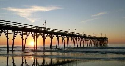 BOOKING NOW FOR YOUR NEXT VACAY. QUIET LOCATION: SUNSET COTTAGE 1 of 2!