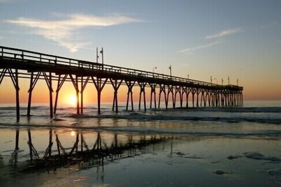 BOOKING NOW FOR YOUR NEXT VACAY. QUIET LOCATION: SUNSET COTTAGE 1 of 2!