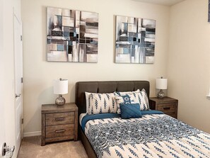 5 bedrooms, desk, iron/ironing board, WiFi - Luna Villa- Private Pool/Spa and 24/7 Support (Kissimmee)