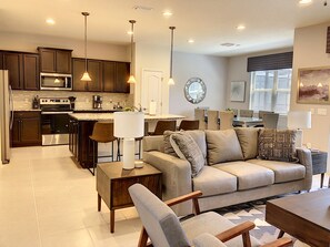 Smart TV, table football - Luna Villa- Private Pool, 24/7 Support During Your Stay (Kissimmee)