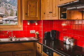 Refrigerador, horno, placa de cocina, lavavajillas