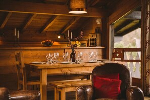 Dining - Très Joli Chalet, Pres de la Ville (Morzine)