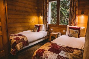 4 bedrooms, WiFi, bed sheets