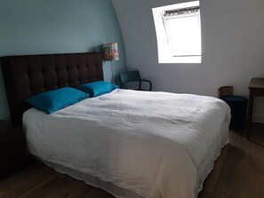 3 chambres, fer et planche à repasser, Wi-Fi, draps fournis