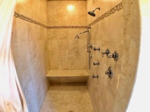 Bathtub, towels